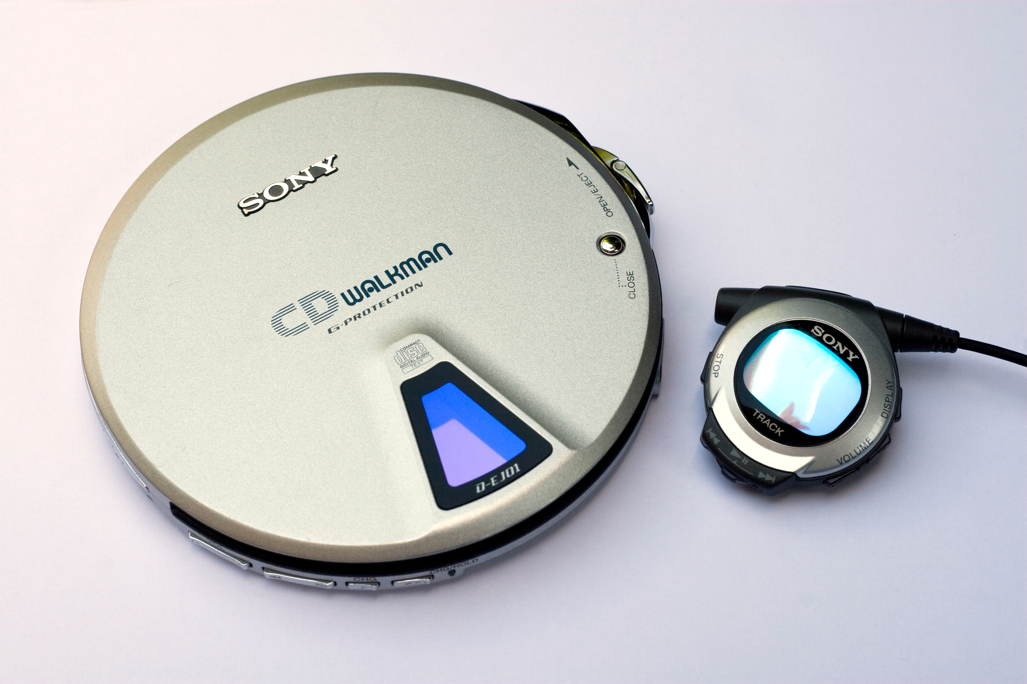 Sony D-EJ 01-2000.jpg
