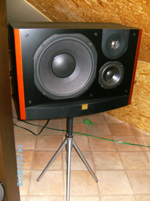 JBL L90.jpg