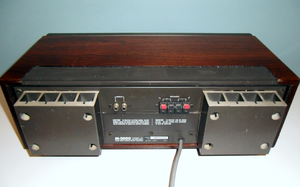 Luxman M-2000-2.jpg.