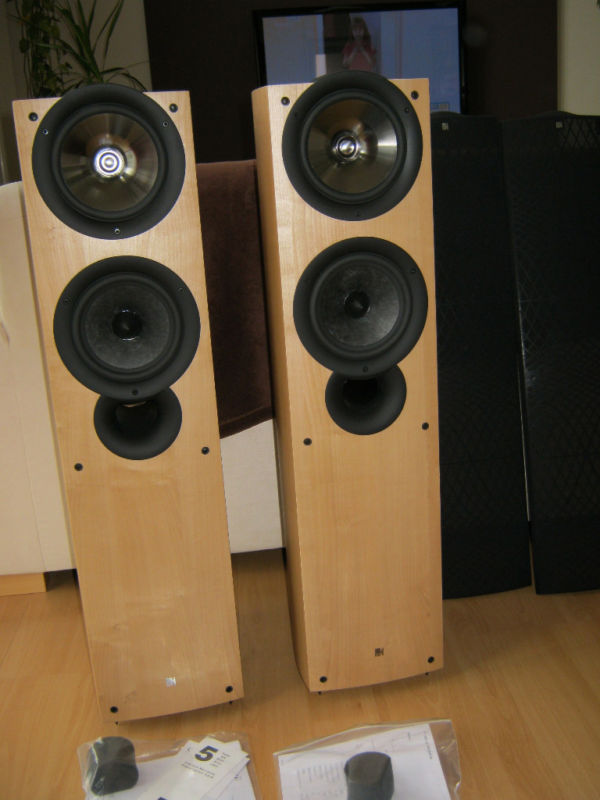 KEF Audio iQ7.jpg