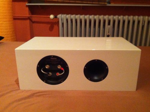 Magnat Quantum Center 716 back.jpg