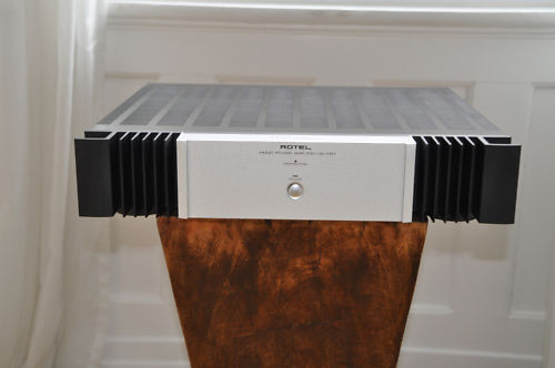 Rotel RB 1091 Front.jpg