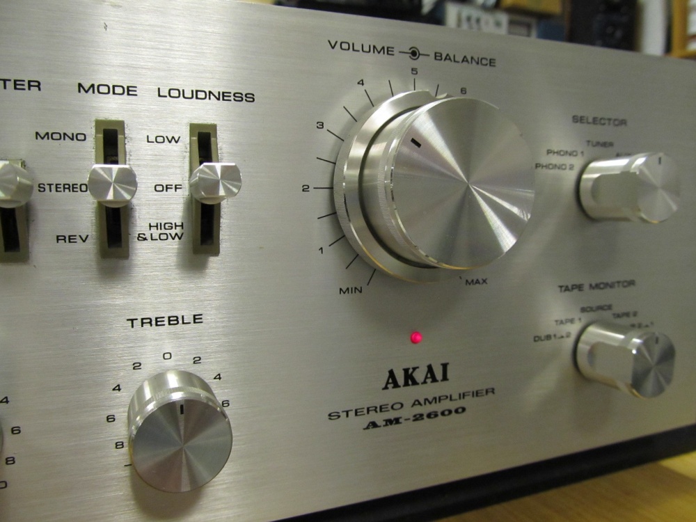 Akai AM-2600-3.jpg