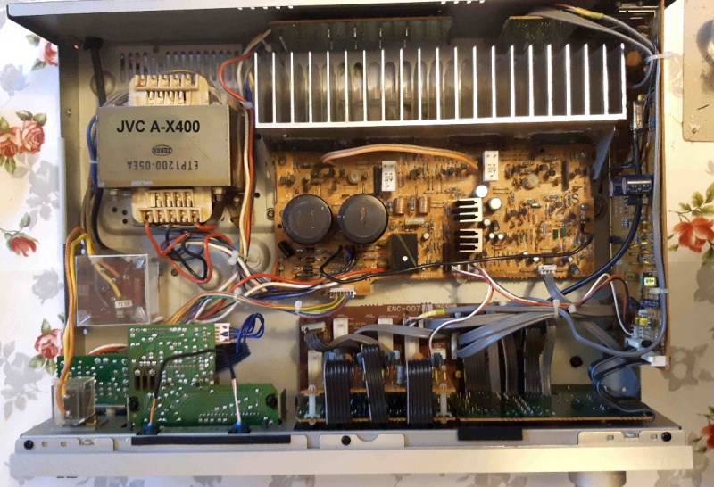 Datei:JVC-AX400 innen34.jpg