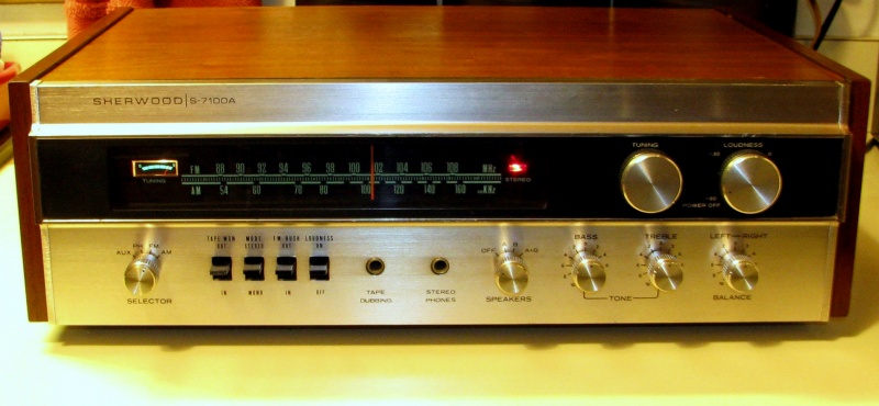 Datei:Sherwood S-7100 A-1.jpg