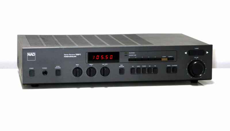 Datei:NAD 7220PE-1987.jpg