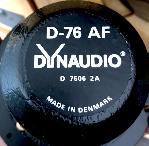 Datei:DYNAUDIO D76AF rear.jpg
